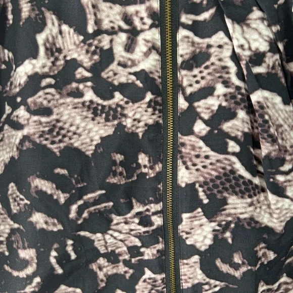 Banana Republic Black and Cream Pencil Skirt - Picture 9 of 11